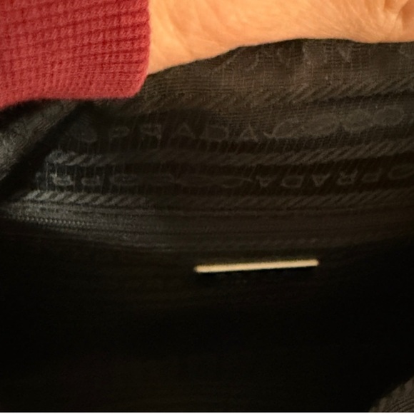 Prada Elegant Black Leather Handbag - Picture 6 of 6